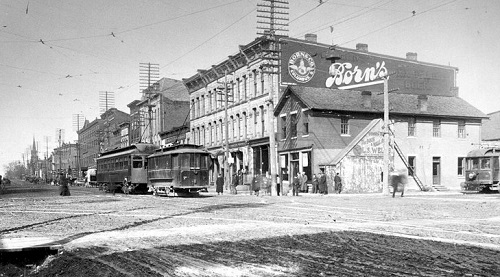 Sandusky and William Street, looking north